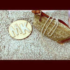 Michael Kors Zipper Shoulder Bag